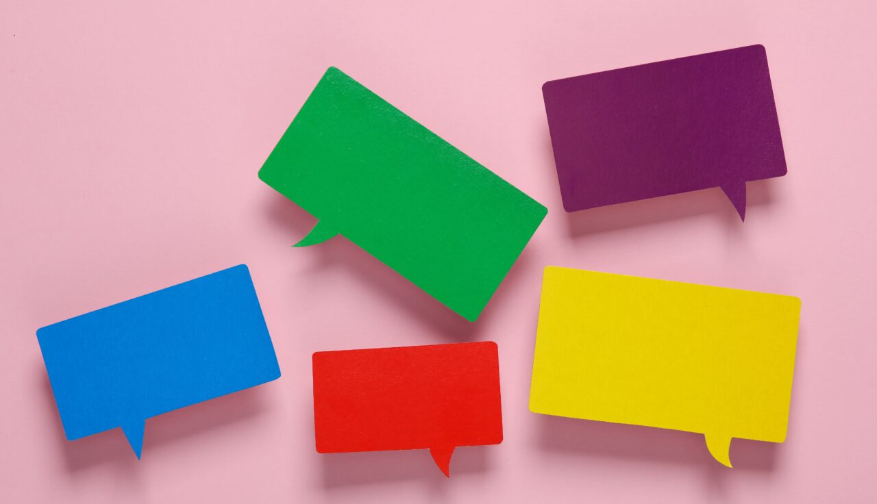mehrere bunte Sprechblasen