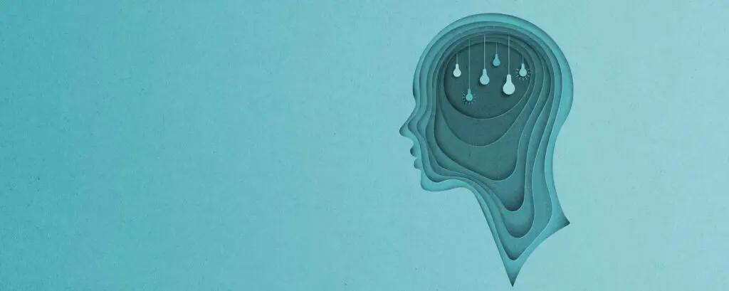 Kopf mit Glühbirnen als abstrakte Darstellung von Demenz