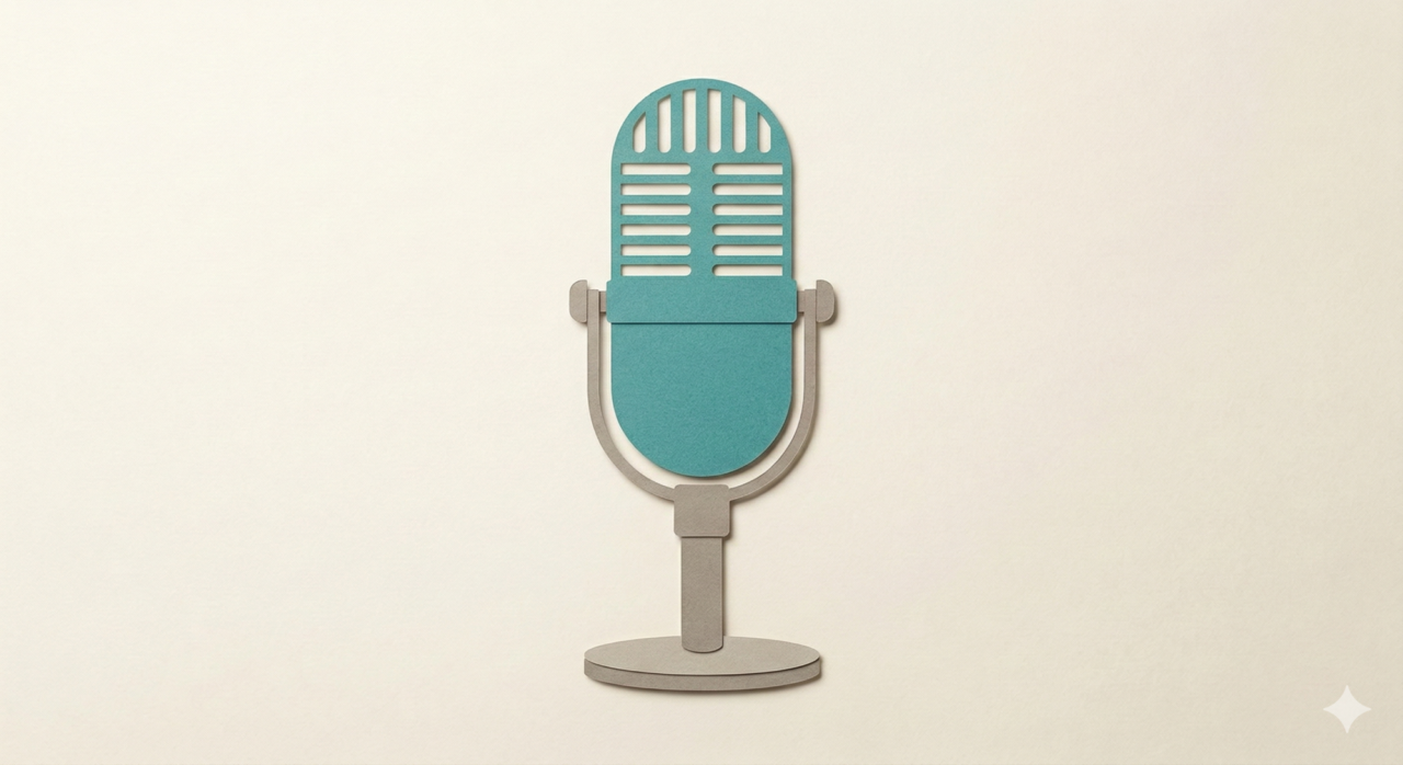 Mikrofon, das von einem Ständer gehalten wird