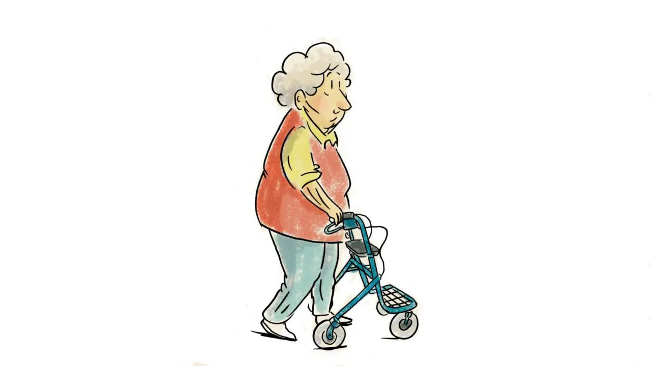 ältere Frau geht mit aufrechter Körperhaltung im Rollator