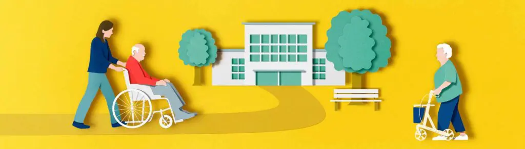 pflegebedürftige Personen und Pflegeperson in der Nähe eines Pflegeheims unterwegs